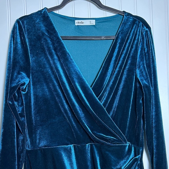 Elodie Deep Blue Velvet Long Sleeve Dress Sz L V Neck Velvet Party Cocktail - Picture 3 of 13
